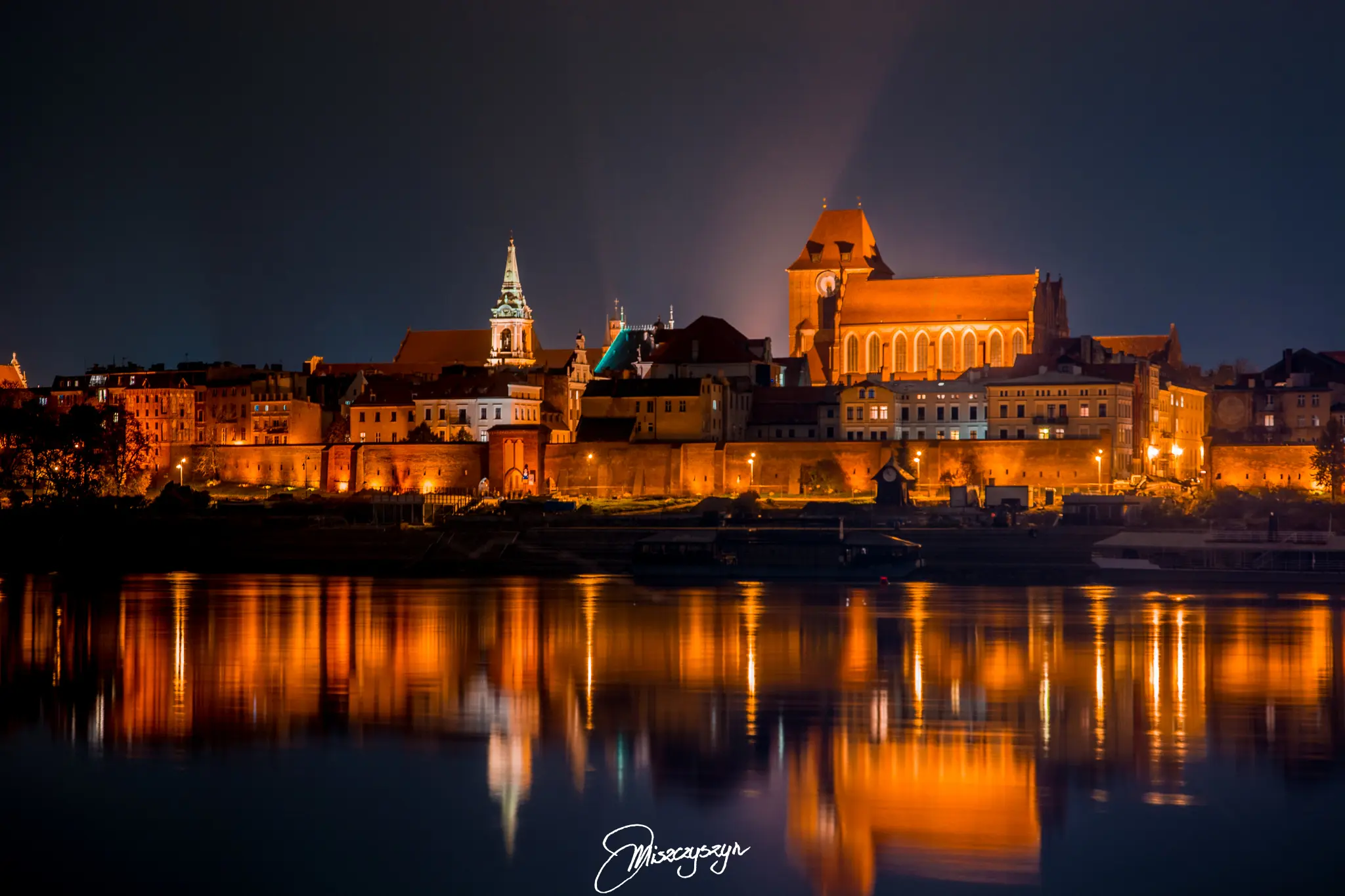 Miasto Toruń nocą